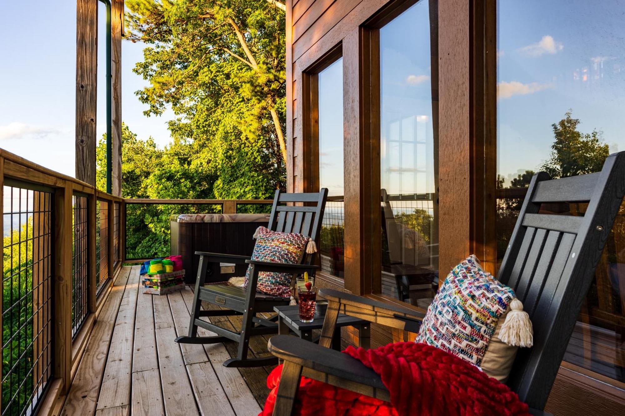 فيلا Elevista - Quaint&Private-Views-Hottub-Pooltable-Bears-3 Clubhouse Pools جاتلينبرج المظهر الخارجي الصورة