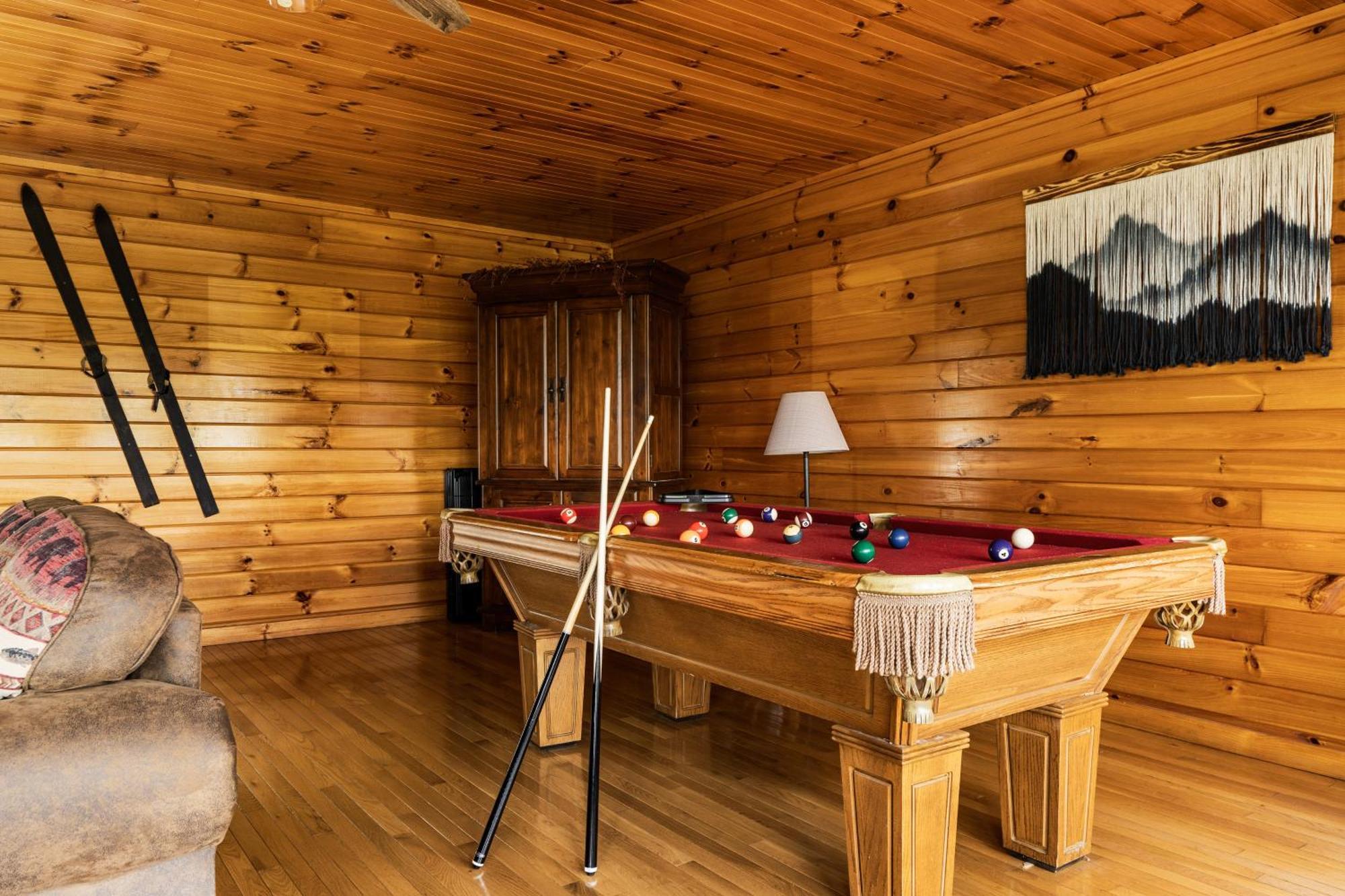 فيلا Elevista - Quaint&Private-Views-Hottub-Pooltable-Bears-3 Clubhouse Pools جاتلينبرج المظهر الخارجي الصورة