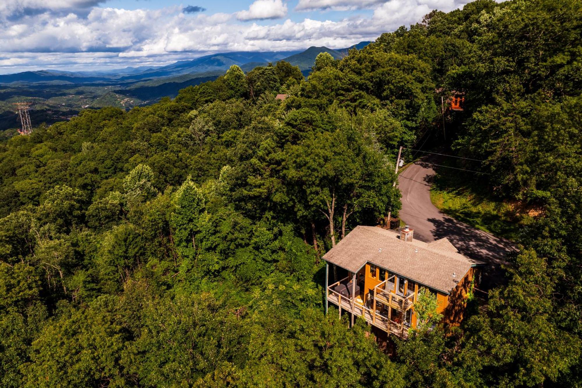 فيلا Elevista - Quaint&Private-Views-Hottub-Pooltable-Bears-3 Clubhouse Pools جاتلينبرج المظهر الخارجي الصورة