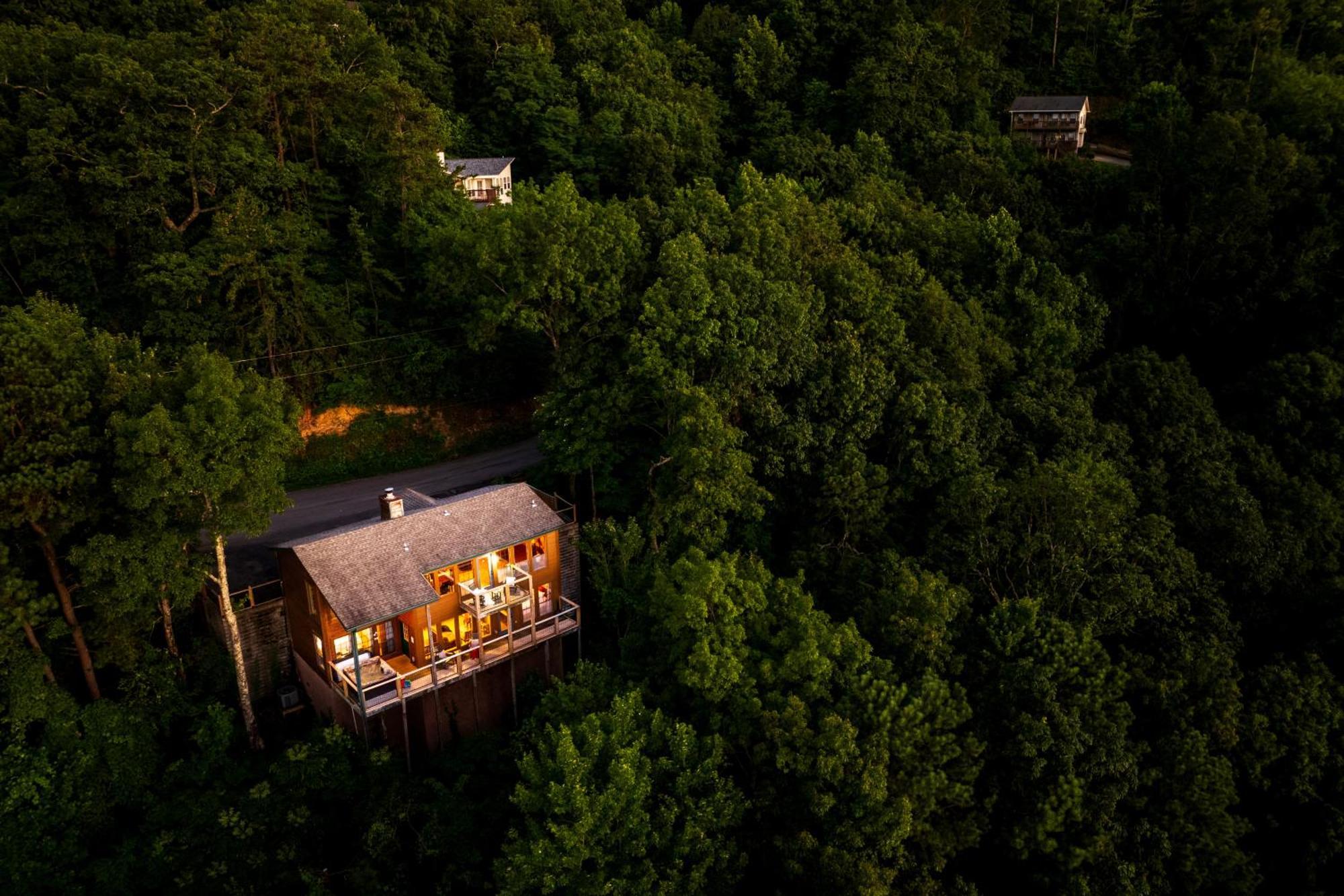 فيلا Elevista - Quaint&Private-Views-Hottub-Pooltable-Bears-3 Clubhouse Pools جاتلينبرج المظهر الخارجي الصورة