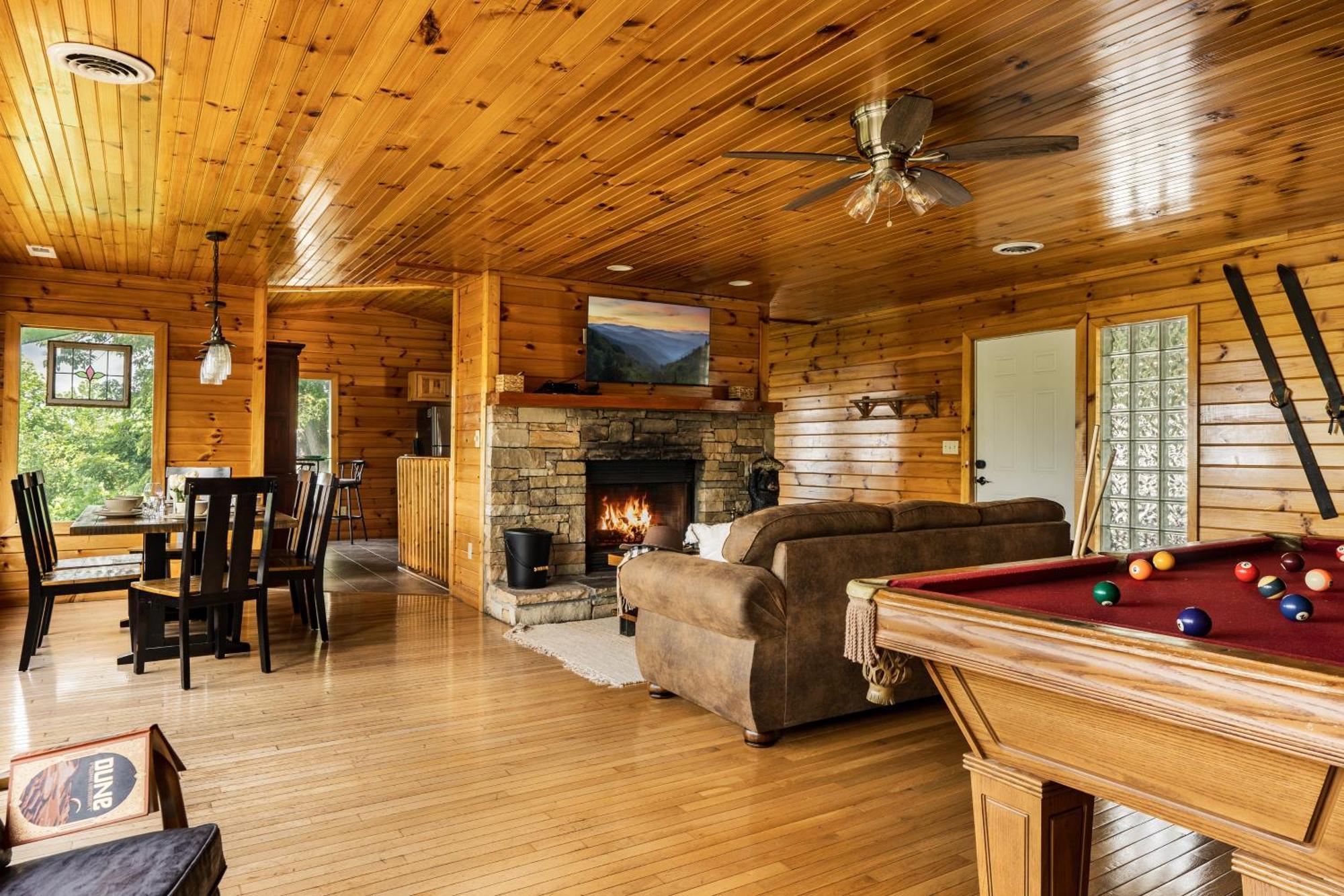 فيلا Elevista - Quaint&Private-Views-Hottub-Pooltable-Bears-3 Clubhouse Pools جاتلينبرج المظهر الخارجي الصورة